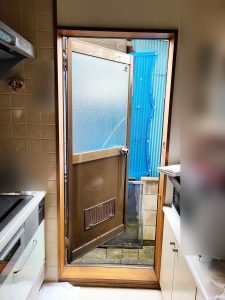 勝手口　施工前