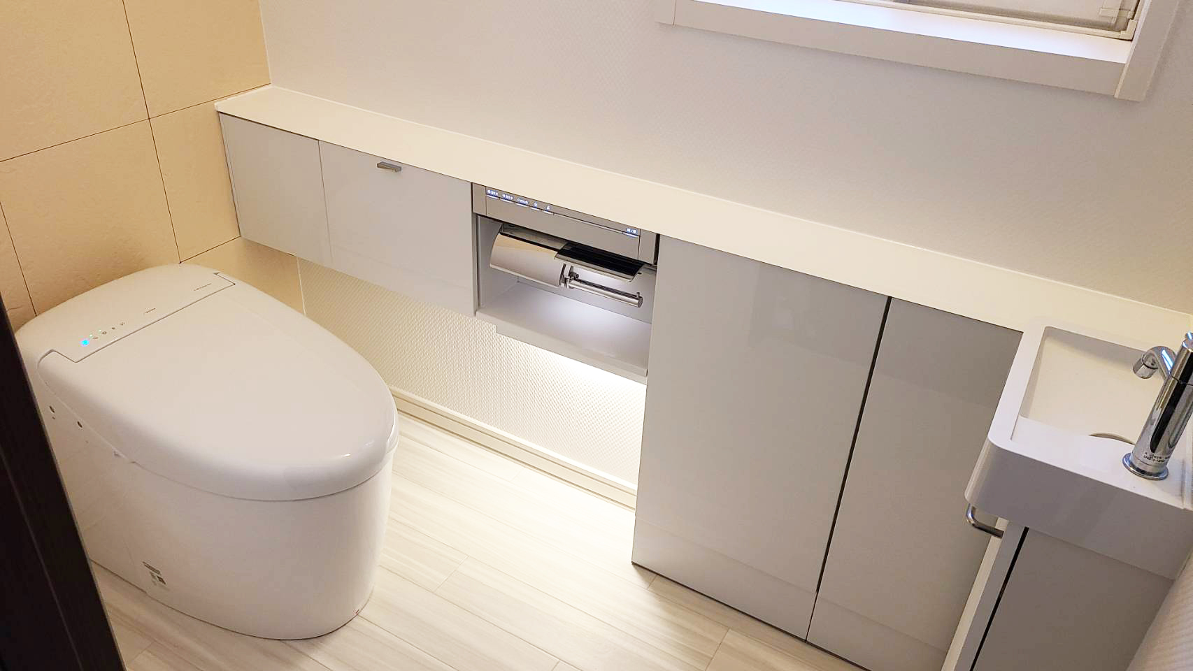 ミニマルなタンクレストイレ トイレ掃除も楽になるtotoネオレスト 施工事例 地元のリフォーム店 越谷市 墨田区 さいたま市 ナカノヤ