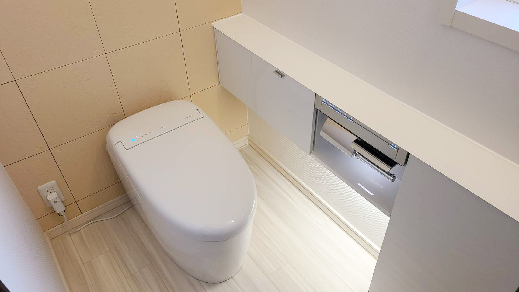 ミニマルなタンクレストイレ トイレ掃除も楽になるtotoネオレスト 施工事例 地元のリフォーム店 越谷市 墨田区 さいたま市 ナカノヤ