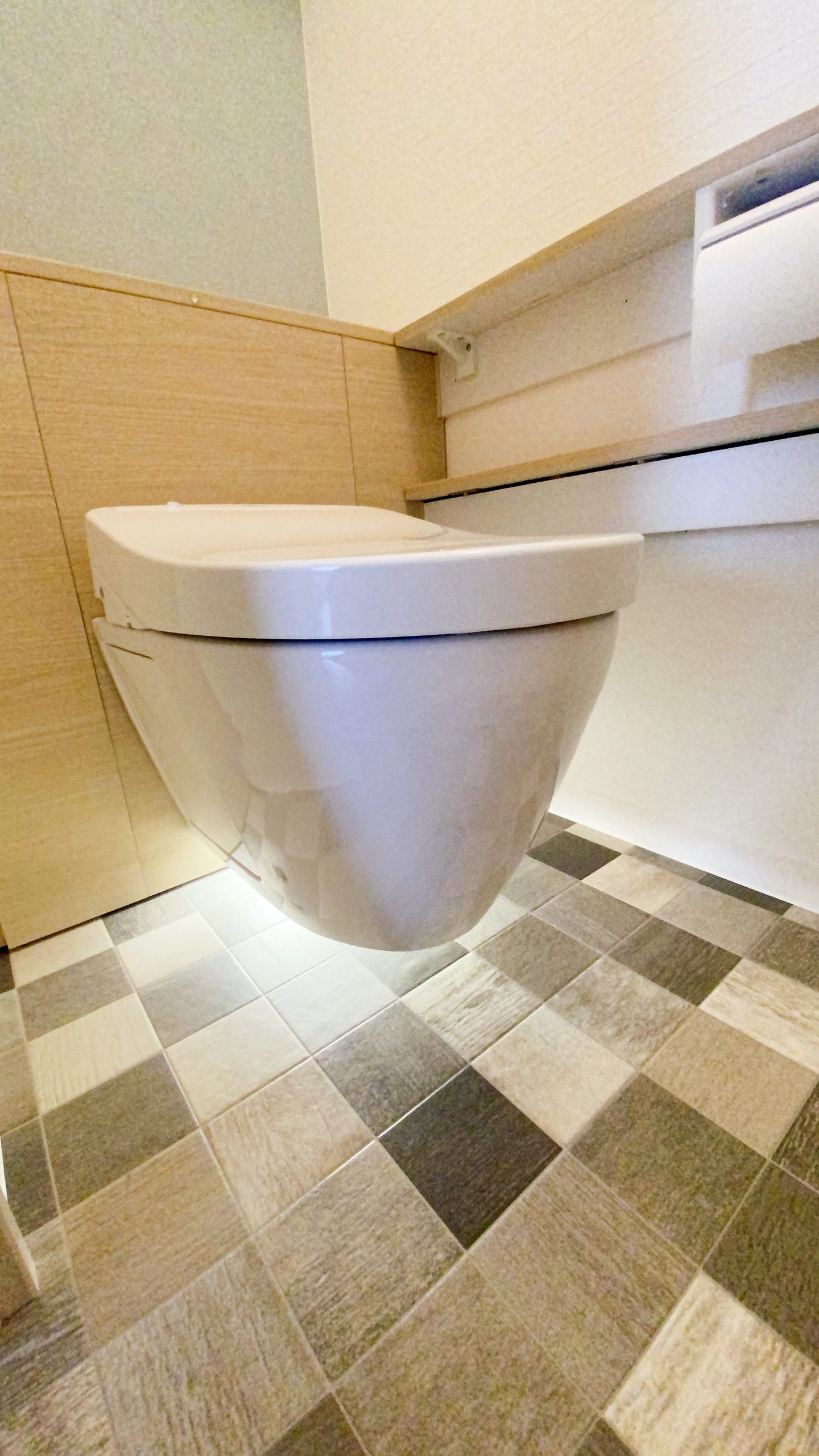 トイレが浮いてる! お洒落すぎるフローティングタイプのトイレ 施工事例 地元のリフォーム店 越谷市・墨田