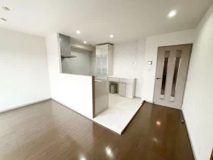 キッチン壁撤去でリノベーション！インターホンも移設｜越谷市