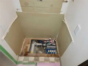 洗面台　施工中-2