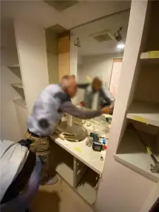 洗面台　施工中-1