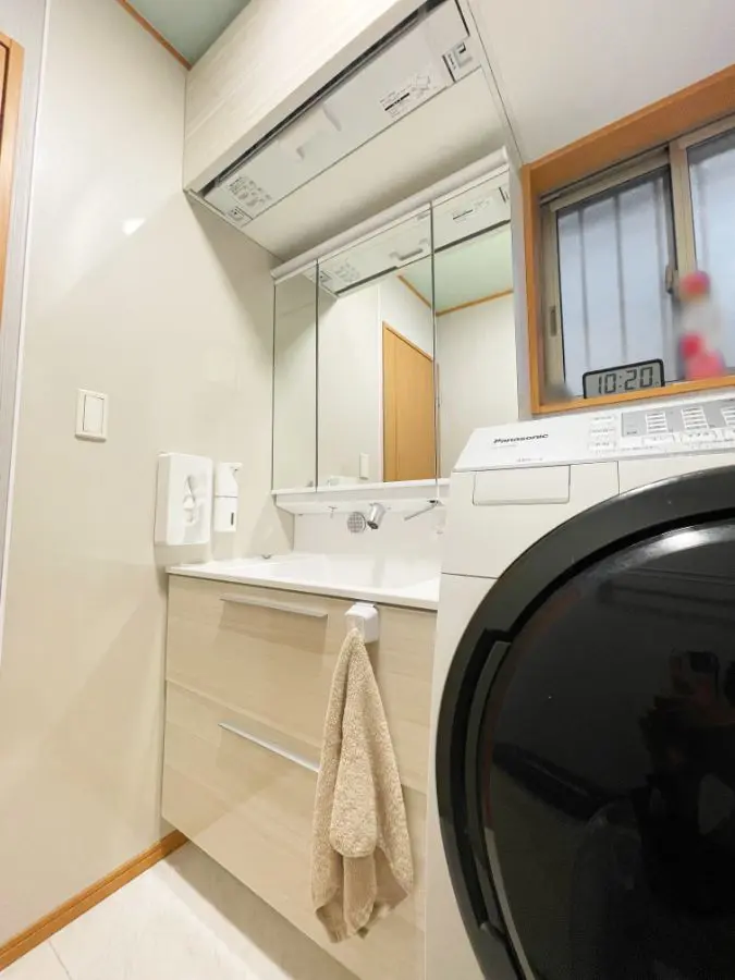 アッパーキャビネット付き洗面台&トイレ内装リフォーム アッパーキャビネット付き洗面台&トイレ内装リフォーム