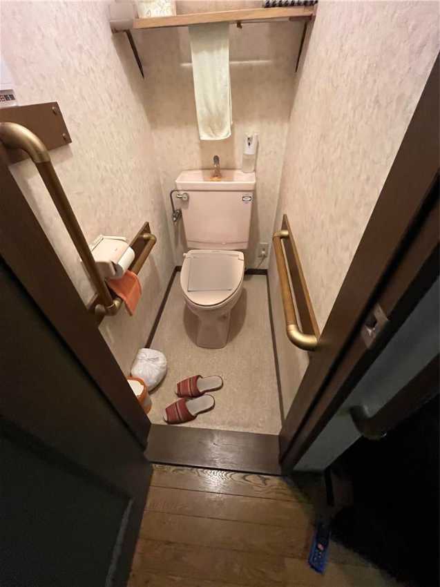 トイレリフォーム　施工前
