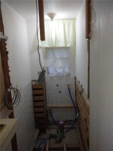 トイレリフォーム施工中-1