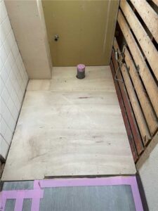 トイレリフォーム施工中-2