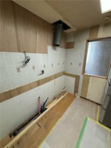 キッチン施工中