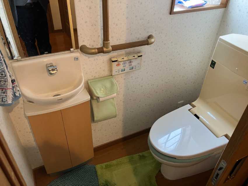 トイレ　施工前