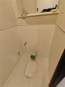 トイレ施工中-1