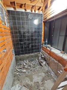 TOTO サザナ リフォーム中_1