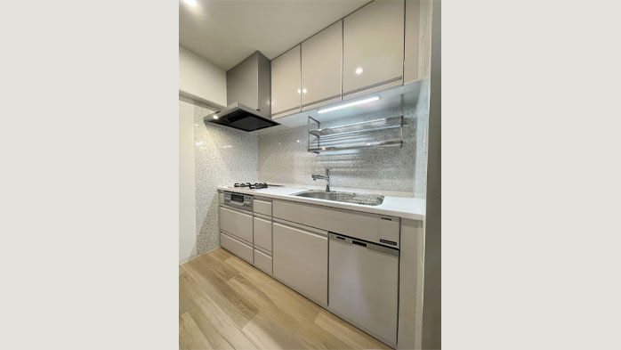 設備壁撤去でサイズアップしたキッチンにリフォーム｜江戸川区