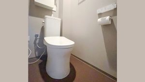 グレージュで落ち着くトイレにリフォーム｜吉川市